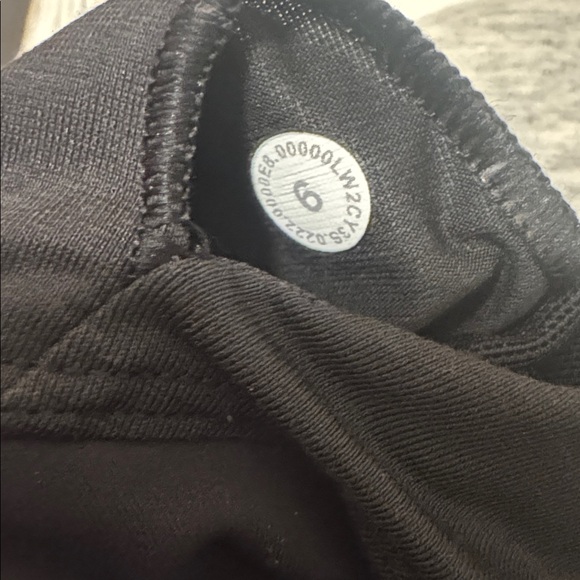 LULULEMON WUNDER TRAIN BRA *MEDIUM SUPPORT, C/D CUP SIZE 6 BLACK - Picture 5 of 5